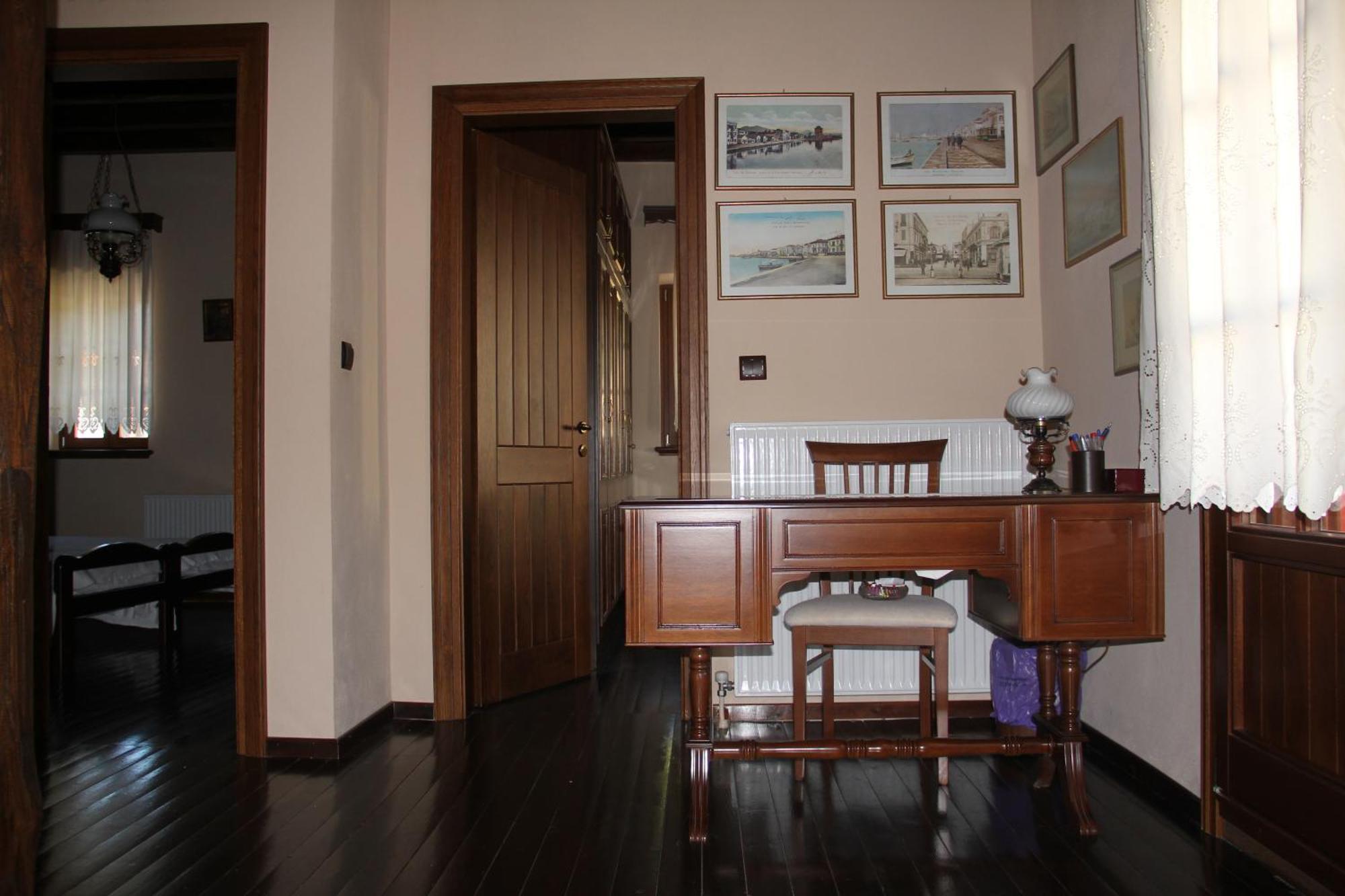 Livithron Rodon Apartment